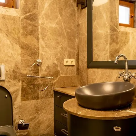 Spacious Apartment, 1-min To Taksim Square *