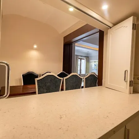 Spacious Apartment, 1-min To Taksim Square Apartmán Istanbulská provincie
