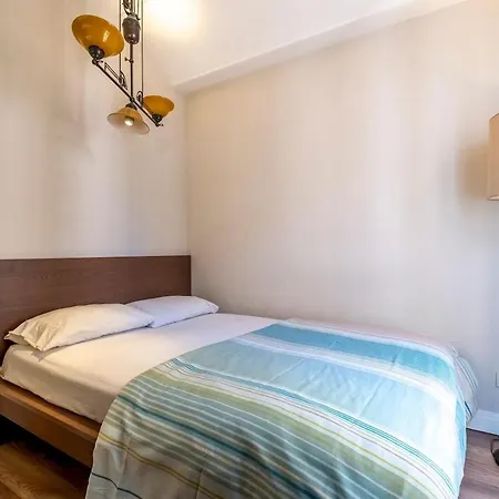 Spacious Apartment, 1-min To Taksim Square Apartmán