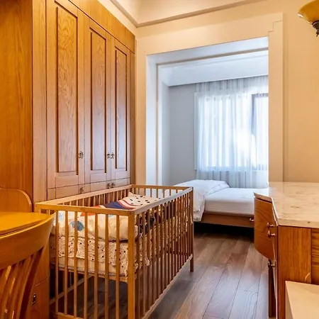 Spacious Apartment, 1-min To Taksim Square *