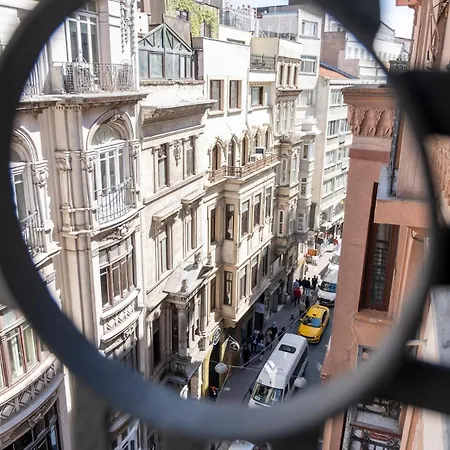 Spacious Apartment, 1-min To Taksim Square