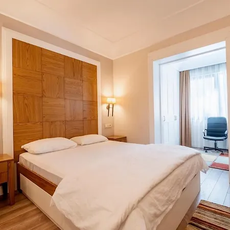 Daire Spacious Apartment, 1-min To Taksim Square *
