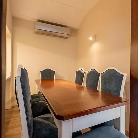 Daire Spacious Apartment, 1-min To Taksim Square *