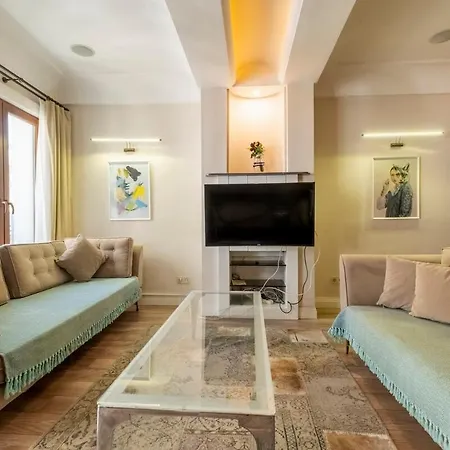 Spacious Apartment, 1-min To Taksim Square *