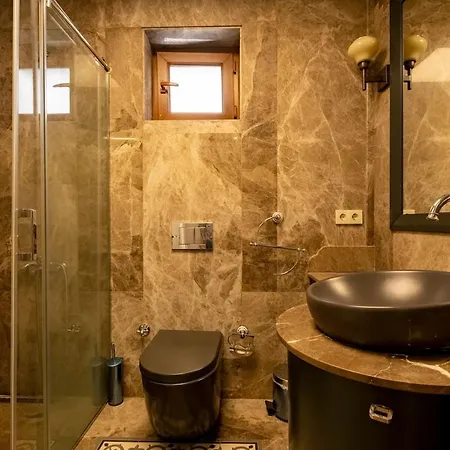 Spacious Apartment, 1-min To Taksim Square İstanbul