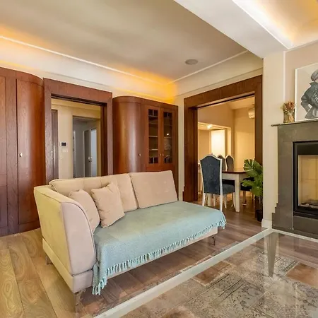 Spacious Apartment, 1-min To Taksim Square * Istambul