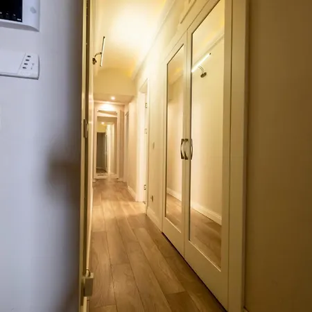 Spacious Apartment, 1-min To Taksim Square Appartement