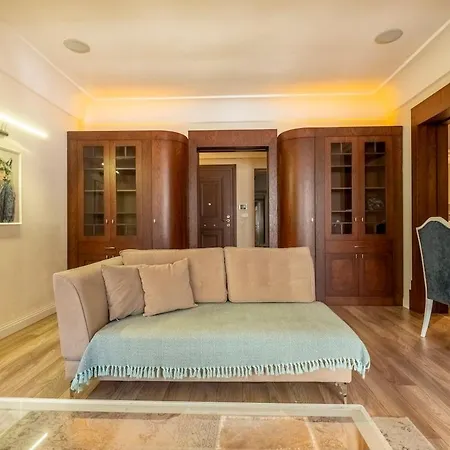 Daire Spacious Apartment, 1-min To Taksim Square