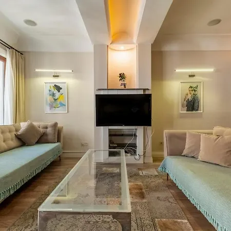Spacious Apartment, 1-min To Taksim Square דירה *