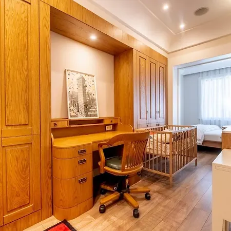 Spacious Apartment, 1-min To Taksim Square *